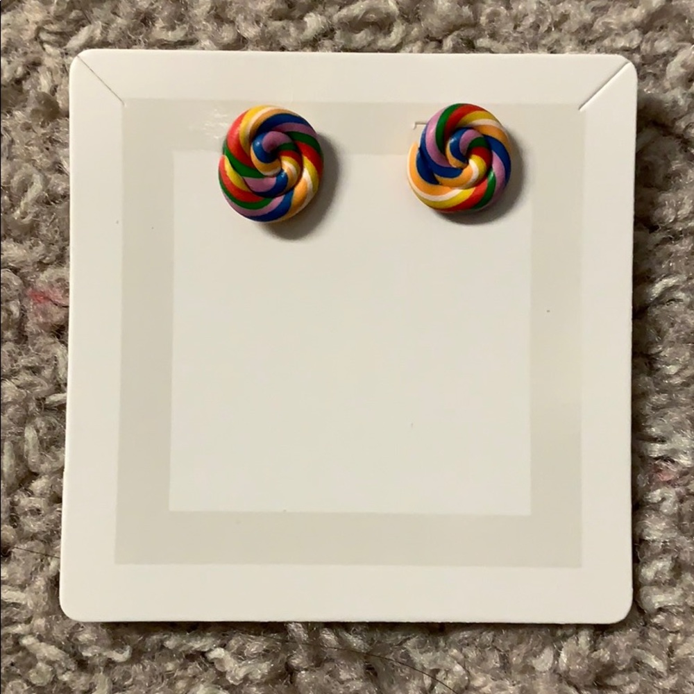 Multicolor candy swirl shaped stud earrings.